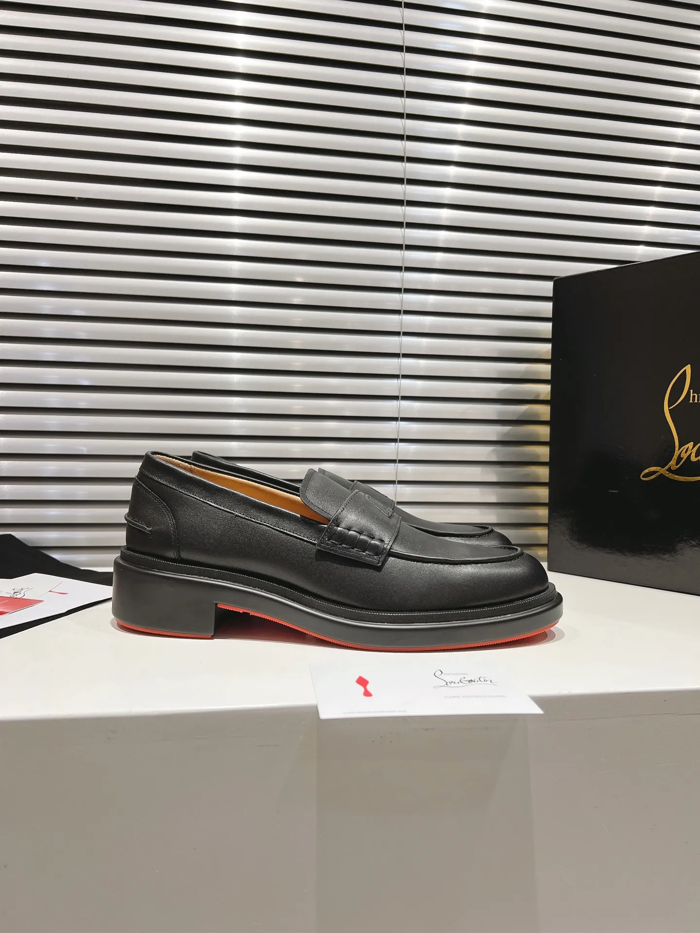 👟👟Ex-factory price 760👟👟 ╔Tire bottom Loaf🆑Black cowhide╗ ·Top version customization·2024𝐬𝐬 𝑪𝒉𝒓𝒊𝒔𝒕𝒊𝒂𝒏 𝑳𝒐𝒖𝒃𝒐𝒖𝒕𝒊𝒏 ▪️No matter the last shape, fabric, diamonds, nails, lining, outsole, they are as close as possible to ZP... ▪️The original sole is specially provided by the original factory ▪️The lining is imported water-dyed cowhide ▪️The private customization time is about 3-7 days —————— Size: Men's 39M-46M